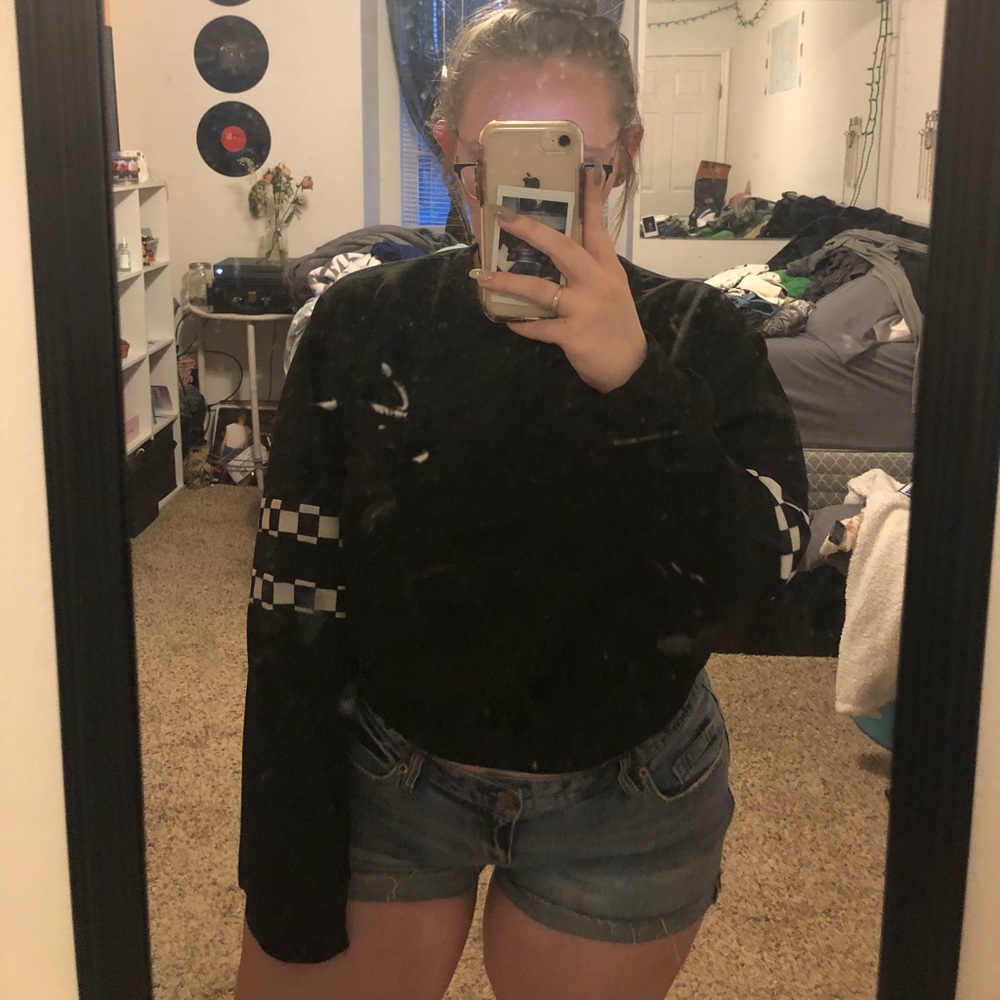 Adorable cropped sweatshirt!!!
